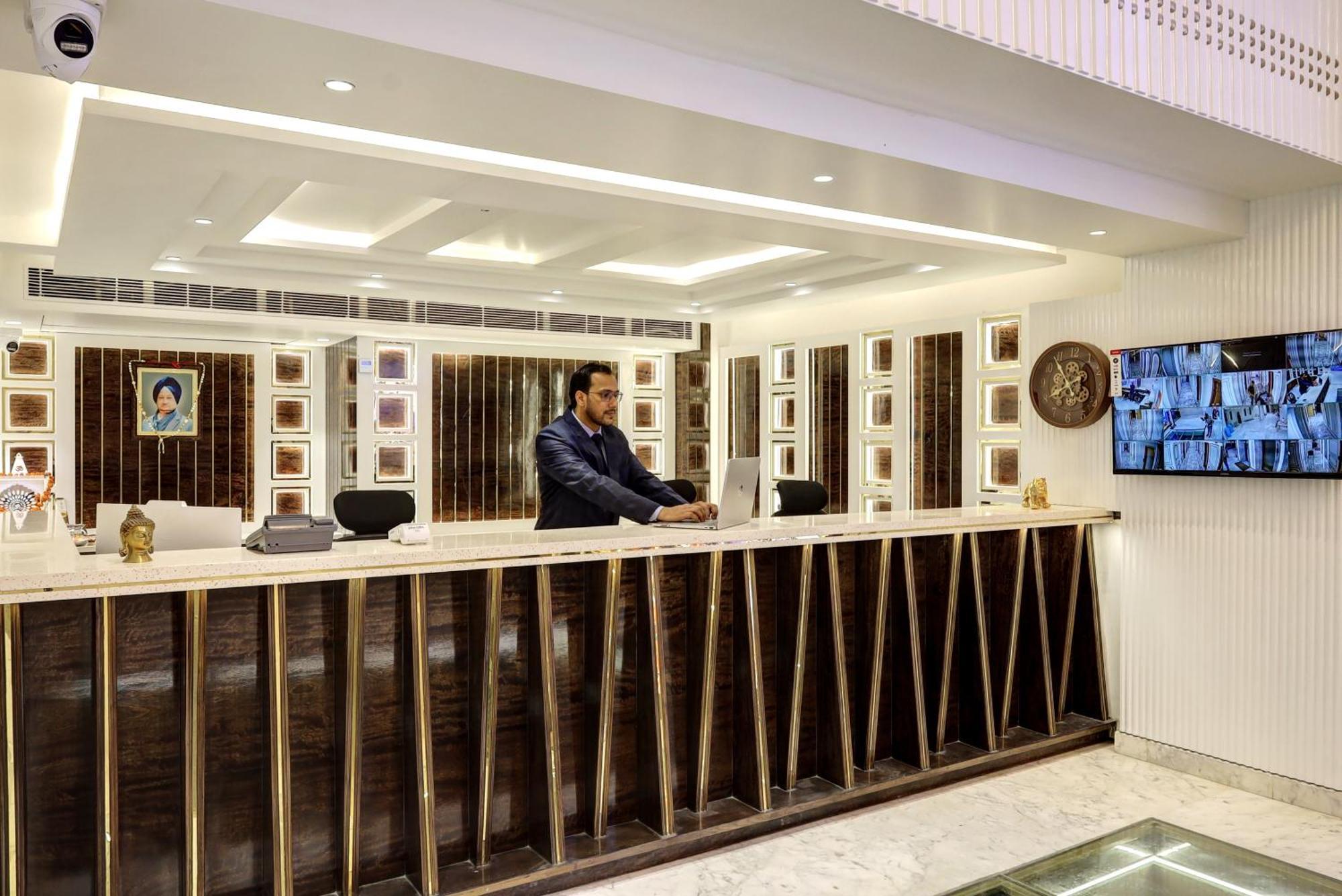 Hotel Namaste Hindustan Just A Minute Away From New Delhi Railway Station And Connaught Place ภายนอก รูปภาพ